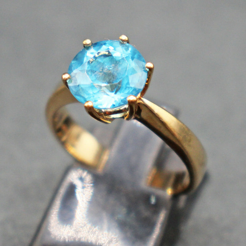 9ct gold blue topaz solitaire