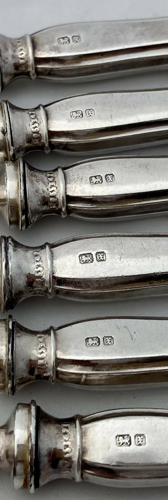 George V Cased Set of Silver Handled Dessert Knives & Forks for Six. Sheffield 1915 R. F. Mosley & Co.