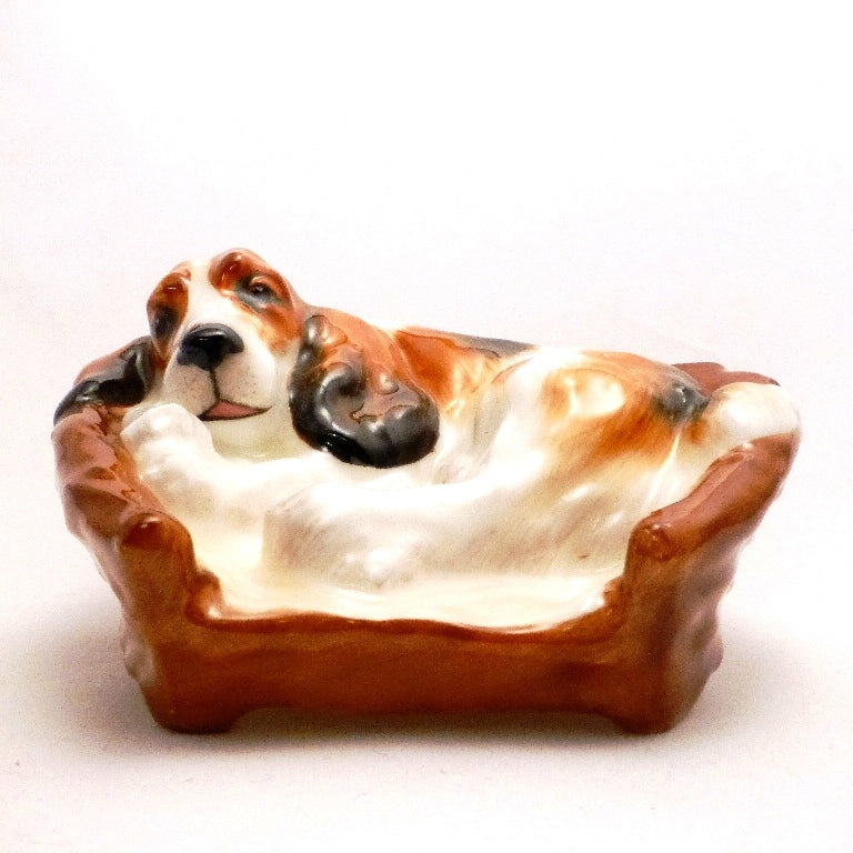 Royal Doulton Cocker Spaniel Dog Lying in Basket HN2585