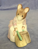 Royal Albert Hunca Munca Sweeping Figure Beatrix Potter Mouse Figurine