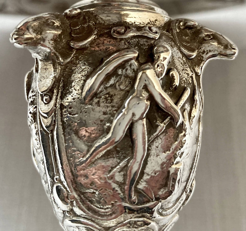 Victorian Silver Plated Neo-Classical Pedestal Comport / Tazza, Elkington & Co. circa 1870 - 1880.