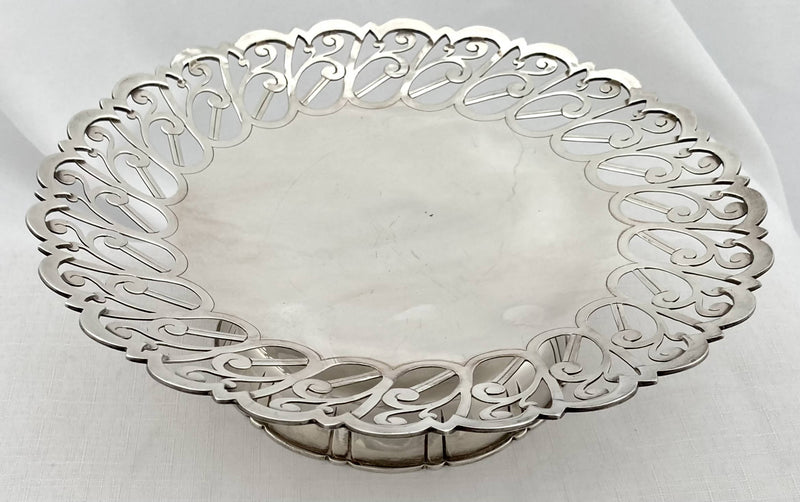 Silver Pedestal Comport, Sheffield 1961 Chesterfield College of Art. 14.9 troy ounces.