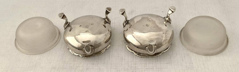 Georgian, George III, Pair of Silver Salts. London 1764. 3 troy ounces.