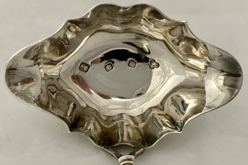 George II Style Silver Toddy Ladle. London 1975 Da-Mar Silverware (David Shaw & Martin Collins).