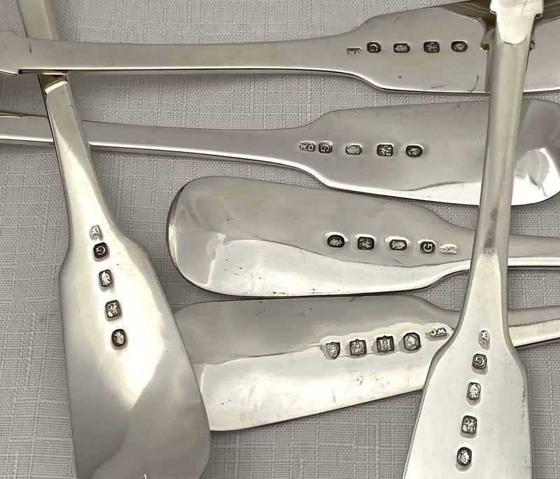 Georgian, George IV, Set of Twelve Crested Irish Silver Tablespoons. Dublin 1825-28 William Cummins. 30 troy ounces.