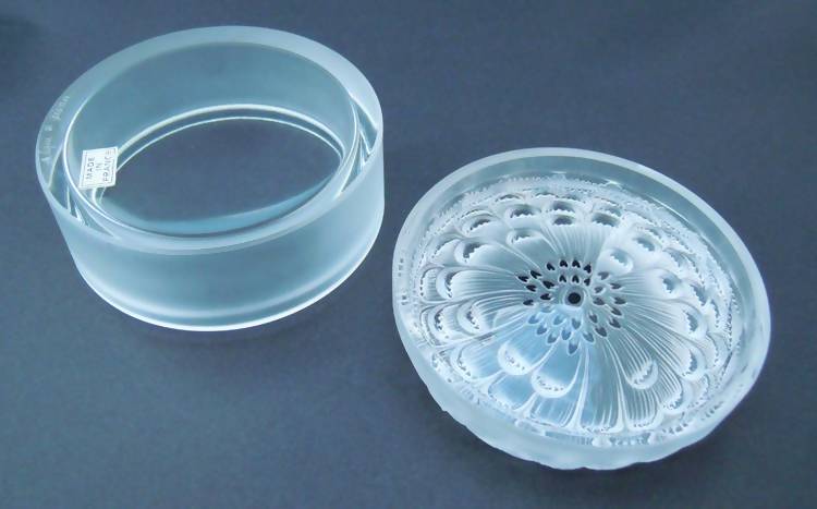 Lalique "Dahlia" powder pot/box,