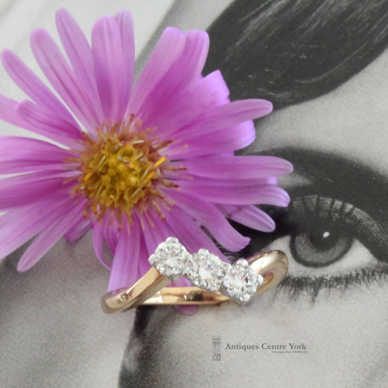 18ct Diamond 3 Stone X-Over 0.50ct apx
