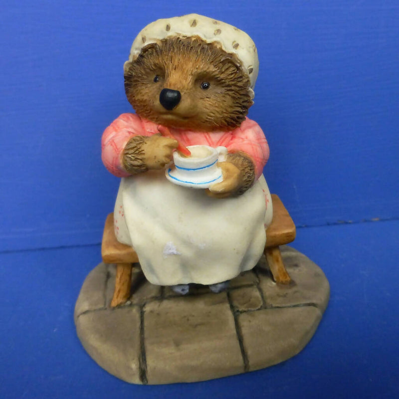 Border of Fine Art - Mrs Tiggywinkle Taking Tea A1316