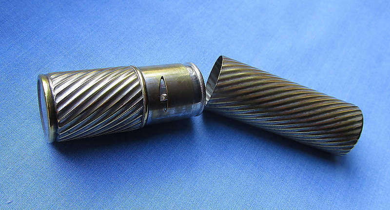 Brass Travelling Inkwell/Bayonet Locking Device/Spiral Decoration