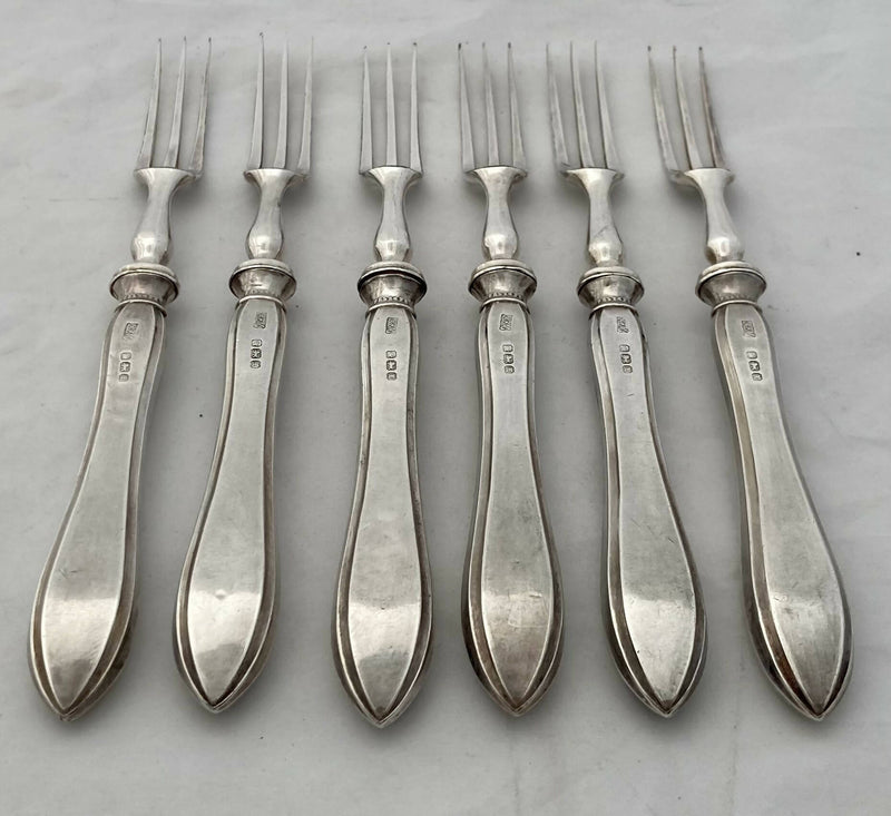 George V Cased Set of Silver Handled Dessert Knives & Forks for Six. Sheffield 1915 R. F. Mosley & Co.