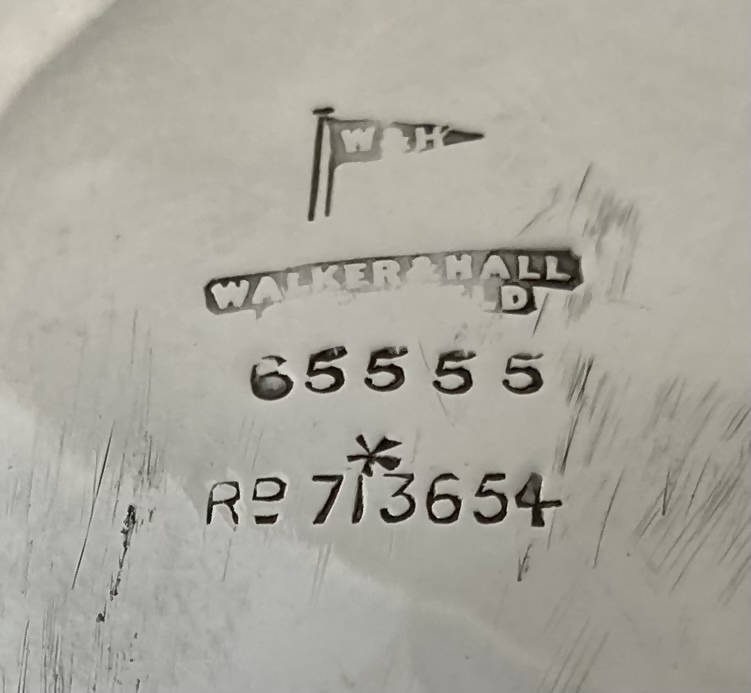George V Silver Sauce Boat. Sheffield 1929 Walker & Hall. 4.9 troy ounces.